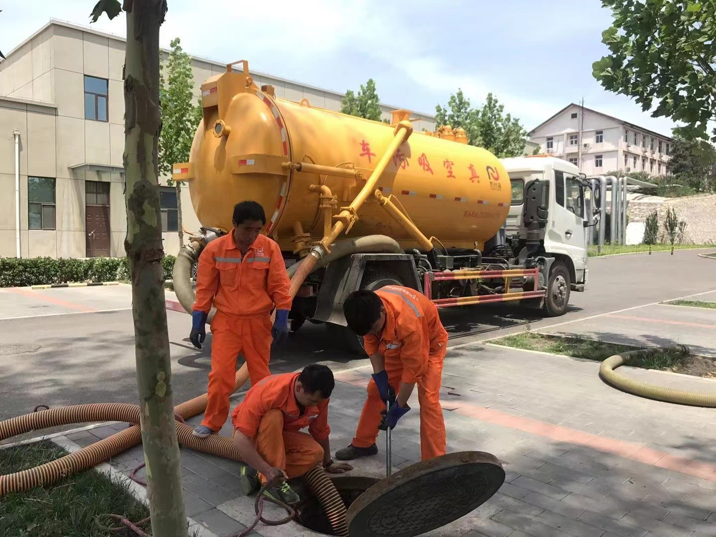 巩义化粪池清理与5-8吨吸粪车施工效率分析